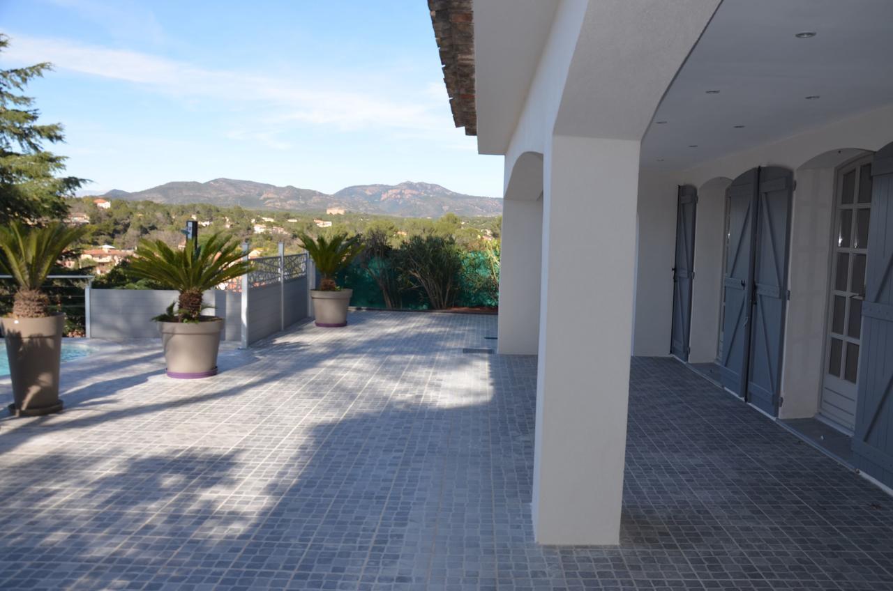 Belle Maison Avec Piscine Dans Les Hauteurs A Saint Raphael Exteriör bild