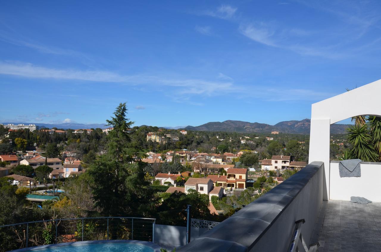 Belle Maison Avec Piscine Dans Les Hauteurs A Saint Raphael Exteriör bild
