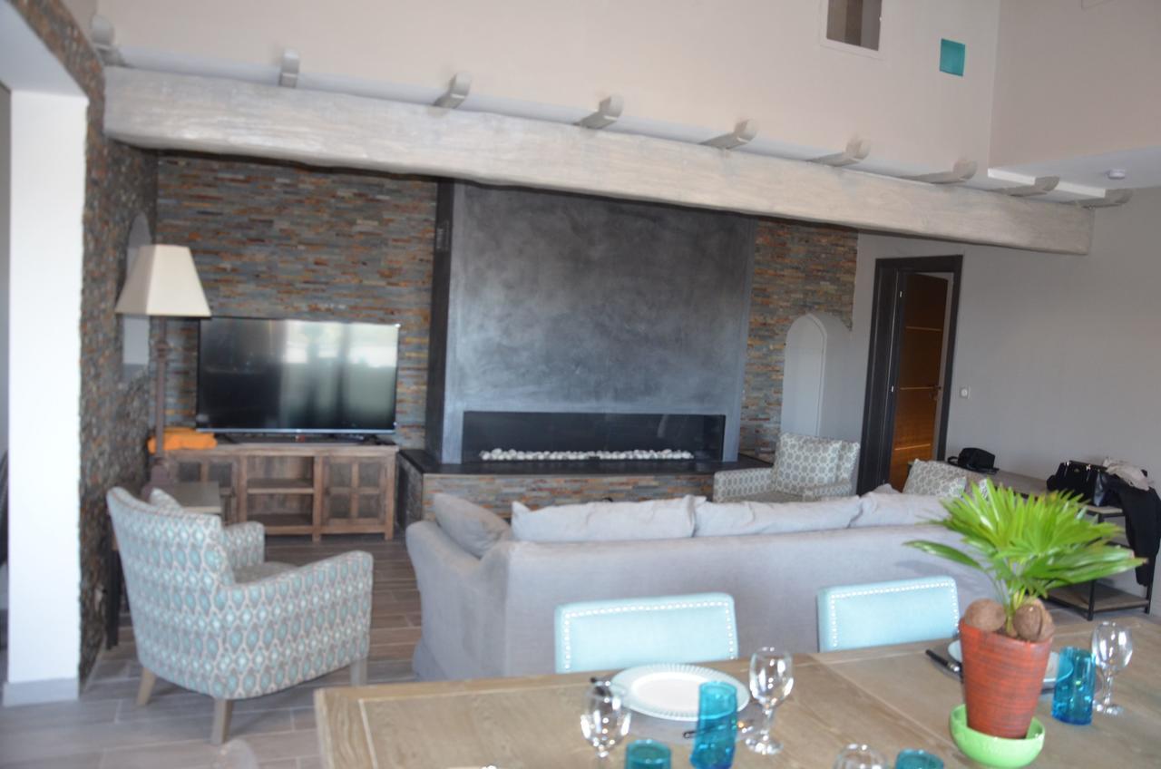 Belle Maison Avec Piscine Dans Les Hauteurs A Saint Raphael Exteriör bild